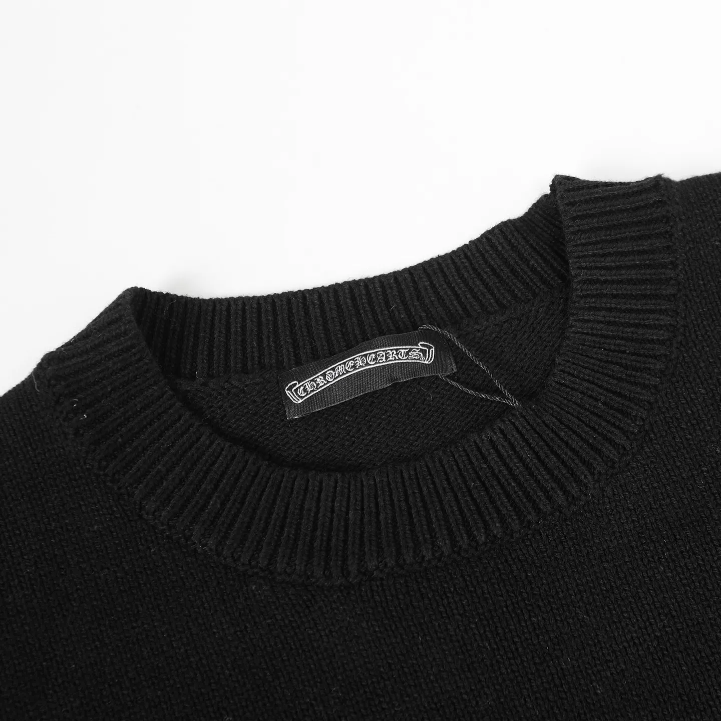 🅿️410 CH/Horse hoof hole knitted sweater. I ordered the original model and it took a month to finally ship. I love it so much. The upper body is really cool. If you look through the street photos at will, you will find that celebrities regard it as a collectible sweater, a must-have item for men and women who want light luxury for commuting. It took 1 month to develop the highest version on the entire network, from pattern making to production, with a full set of customized accessories, high-end and full of class! The whole piece of clothing is made of imported pure cotton knitted wool. Color: Black Size: S M L